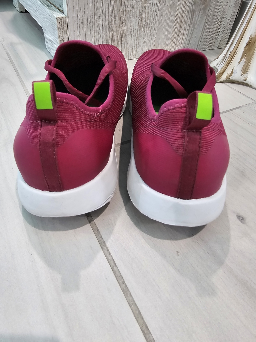 OOFOS Women’s Burgundy Recovery Comfort Sneakers Size 8.5 - Picture 4 of 6